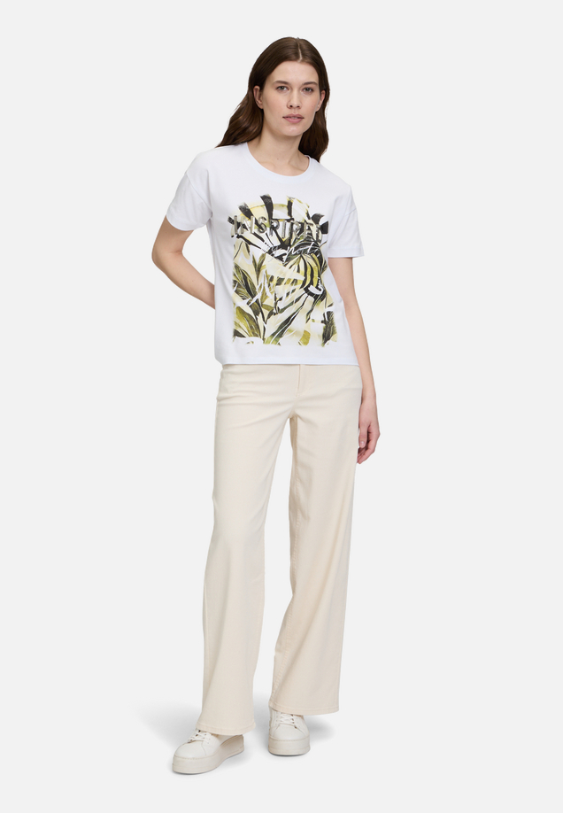 Basic Shirt mit Aufdruck / Modellfoto Vorderseite (Outfit)