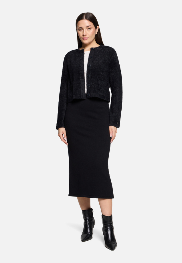 Strick-Cardigan mit aufgesetzten Taschen / Modellfoto Vorderseite (Outfit)