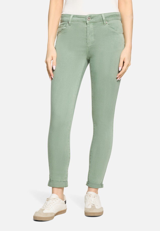 Slim Fit Jeans  mit Stretch-Anteil Style Sunny Short  / Modellfoto Vorderseite