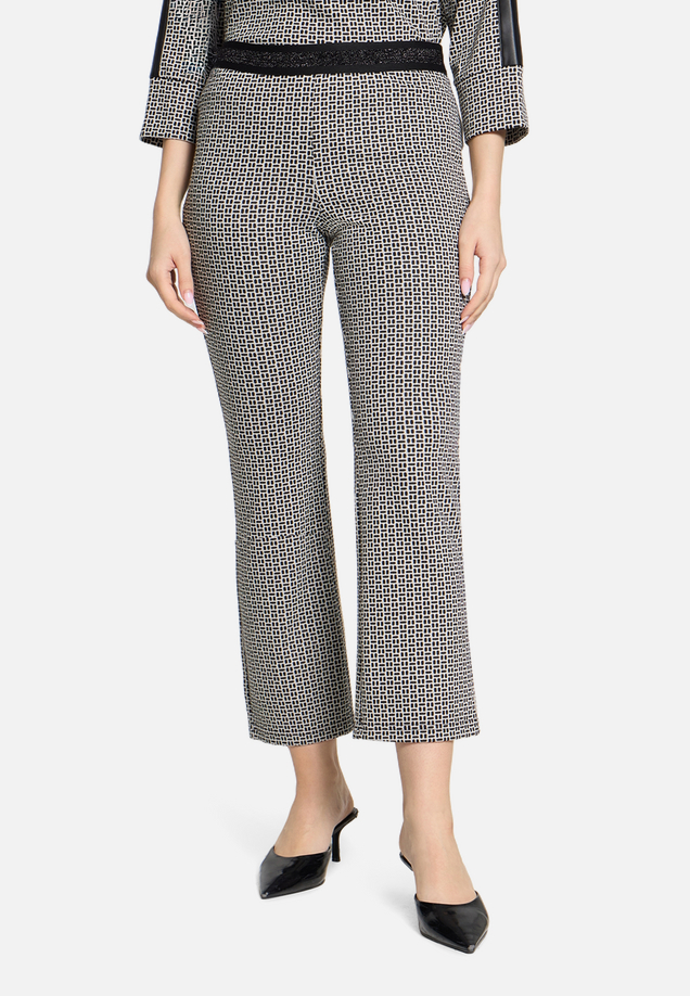 Schlupfhose Slim Fit / Modellfoto Vorderseite