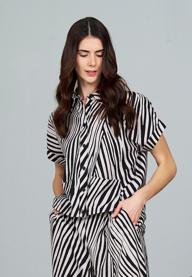 Leinenbluse mit Kragen / Imagebild