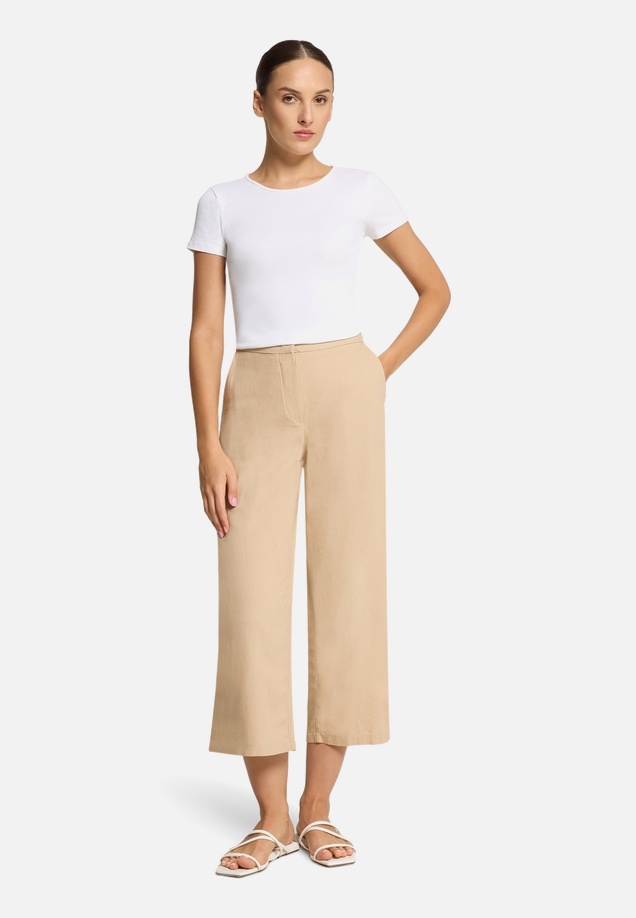 Leinenhose unifarben / Modellfoto Vorderseite (Outfit)
