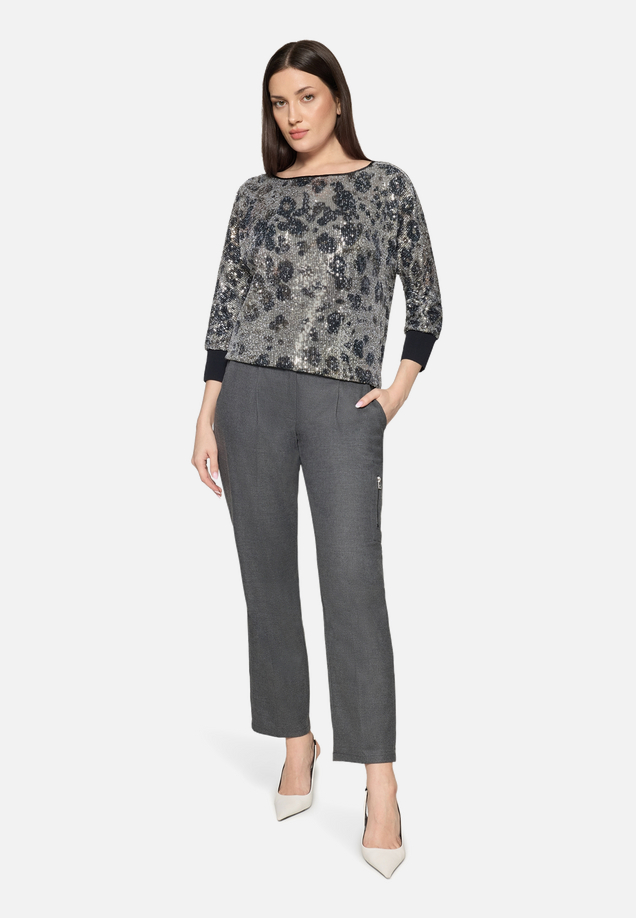 Schlupfbluse mit Fledermausärmeln / Modellfoto Vorderseite (Outfit)