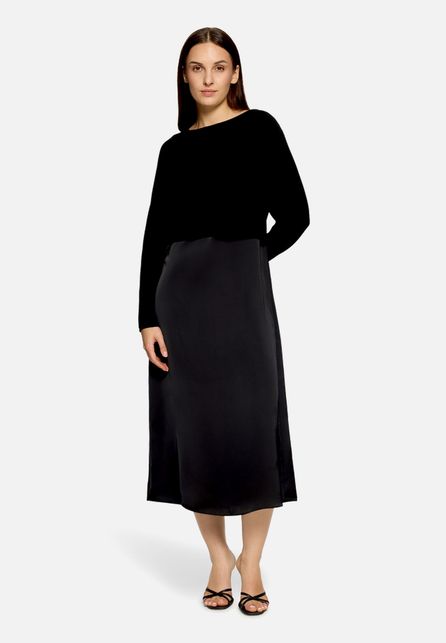 Midikleid 2er Set / Modellfoto Vorderseite (Outfit)