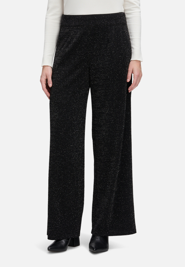 Marlene-Hose im Glitzer-Look / Modellfoto Vorderseite