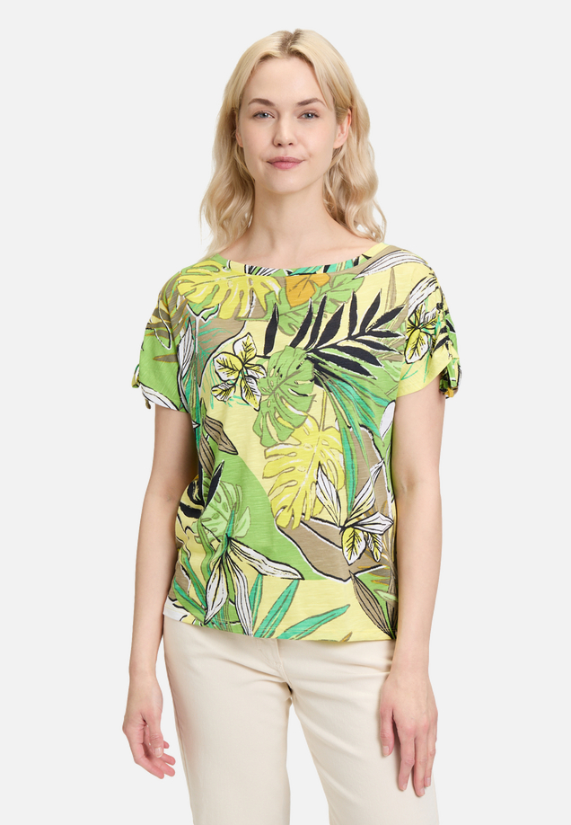 Casual-Shirt mit Raffung / Modellfoto Vorderseite