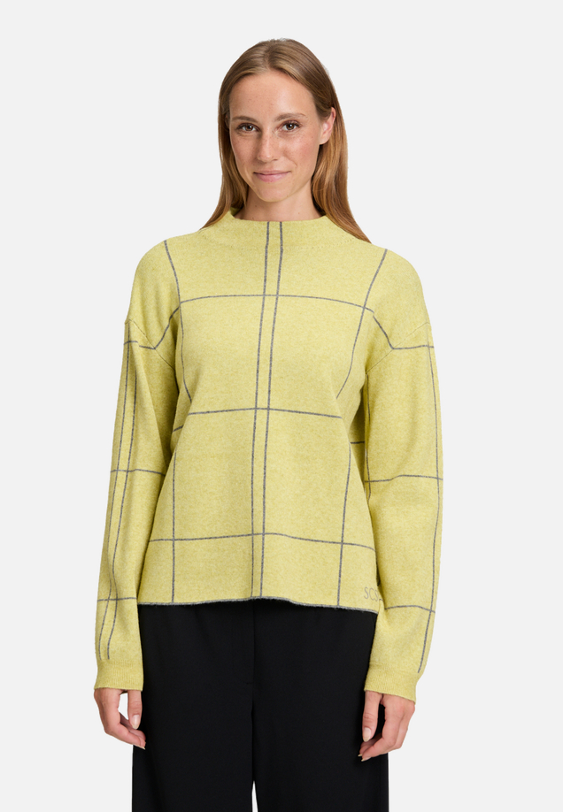 Strickpullover kariert / Modellfoto Vorderseite