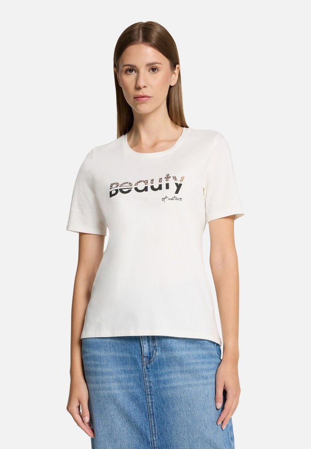 Basic Shirt mit Aufdruck / Modellfoto Vorderseite