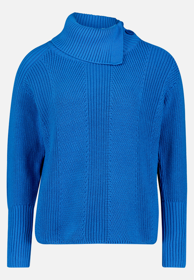 Grobstrick-Pullover mit hohem Kragen / Vorderseite