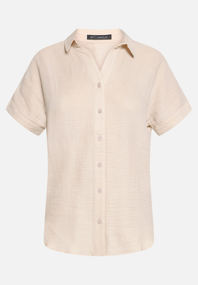 Hemdkragenbluse  mit Knopfleiste  / Vorderseite