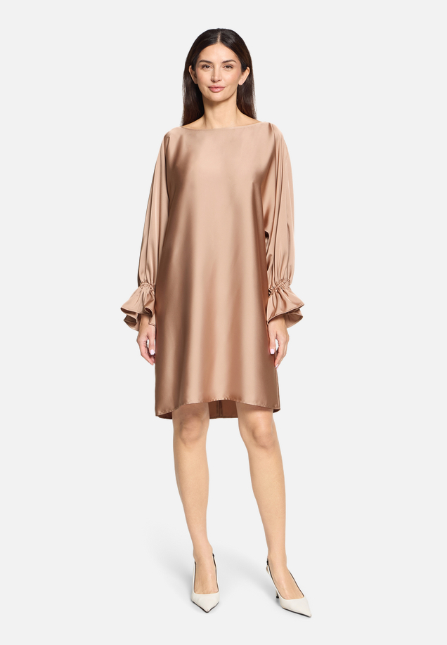 Midikleid langarm / Modellfoto Vorderseite