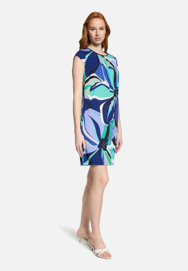 Jerseykleid kurzarm / Modellfoto Vorderseite (Outfit)