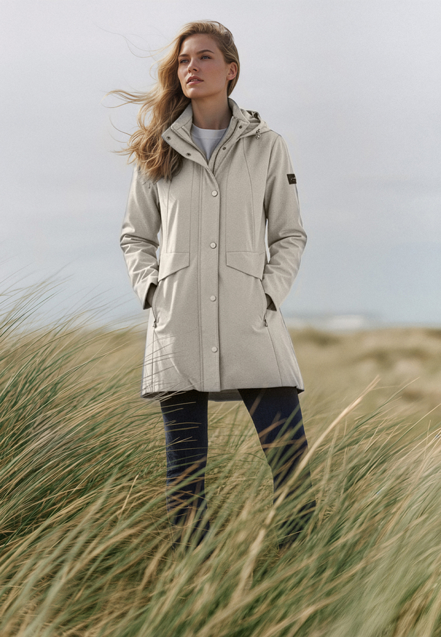 Outdoorjacke mit abnehmbarer Kapuze / Imagebild