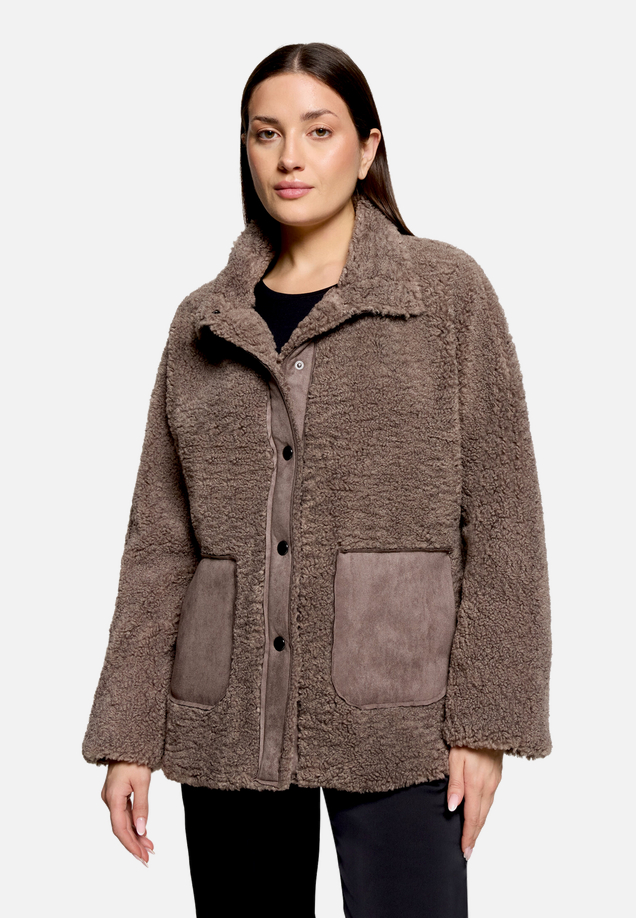 Outdoorjacke mit Plüsch / Modellfoto Vorderseite