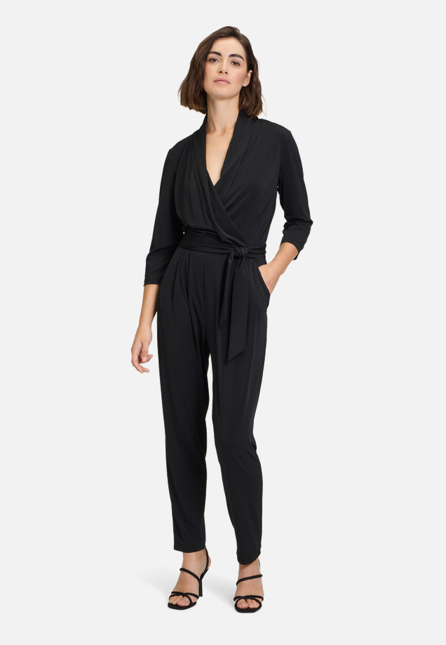 Jumpsuit mit Eingrifftaschen / Modellfoto Vorderseite