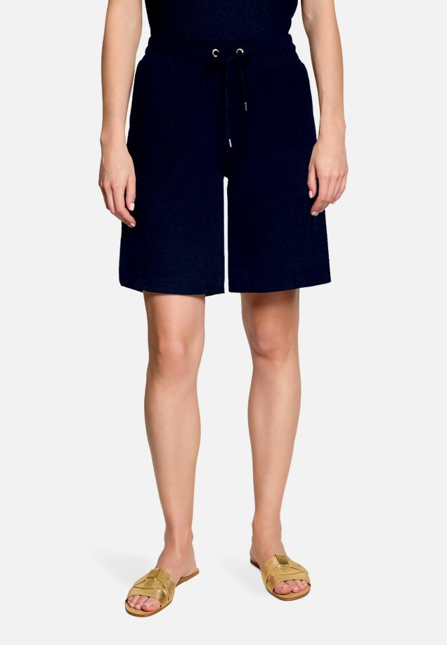 Shorts  mit Bindeband / Modellfoto Vorderseite