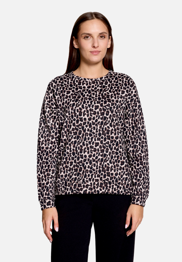 Leo-Pullover  mit Rundhalsausschnitt  / Modellfoto Vorderseite