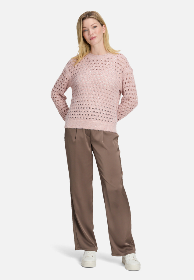 Strickpullover mit Effektgarn / Modellfoto Vorderseite (Outfit)