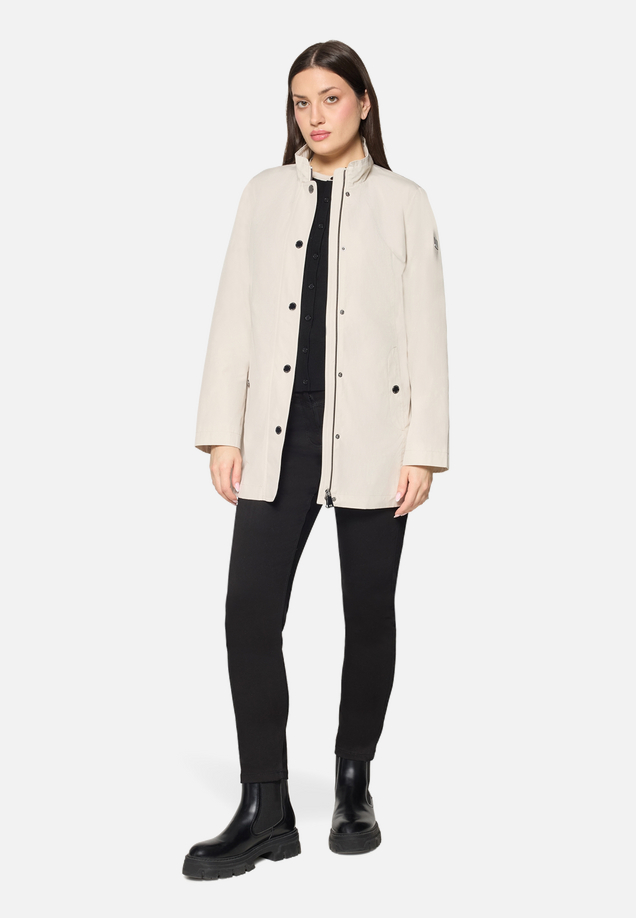 Outdoorjacke mit Stehkragen / Modellfoto Vorderseite (Outfit)