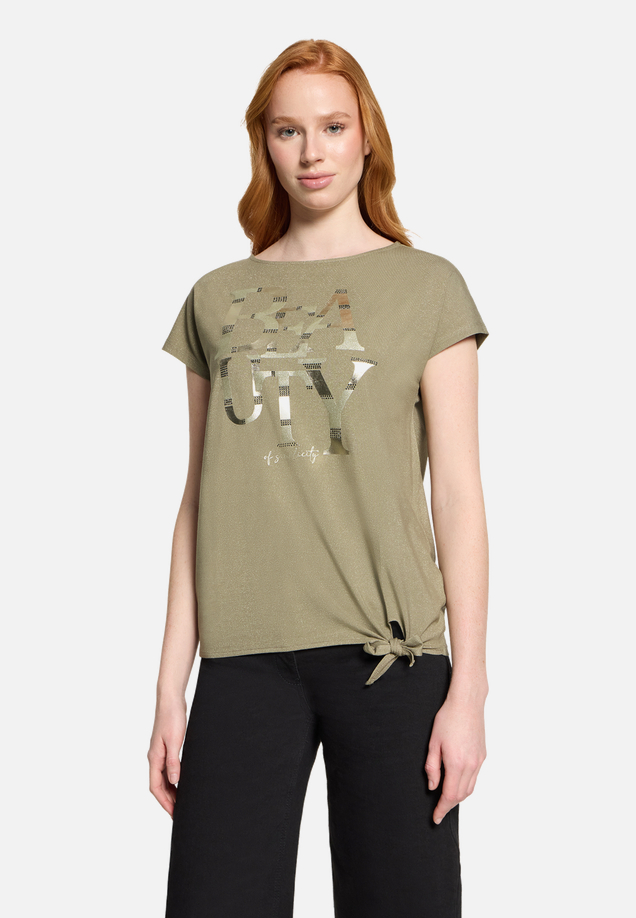 Halbarm-Shirt mit Schleifenknoten / Modellfoto Vorderseite