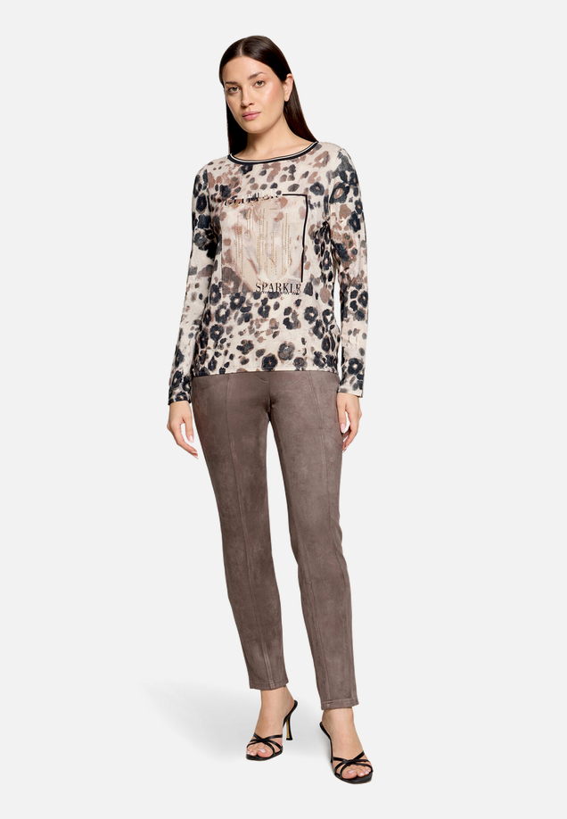 Casual-Shirt mit Gummizug / Modellfoto Vorderseite (Outfit)