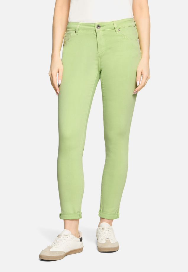 Slim Fit Jeans  mit Stretch-Anteil Style Sunny Short  / Modellfoto Vorderseite