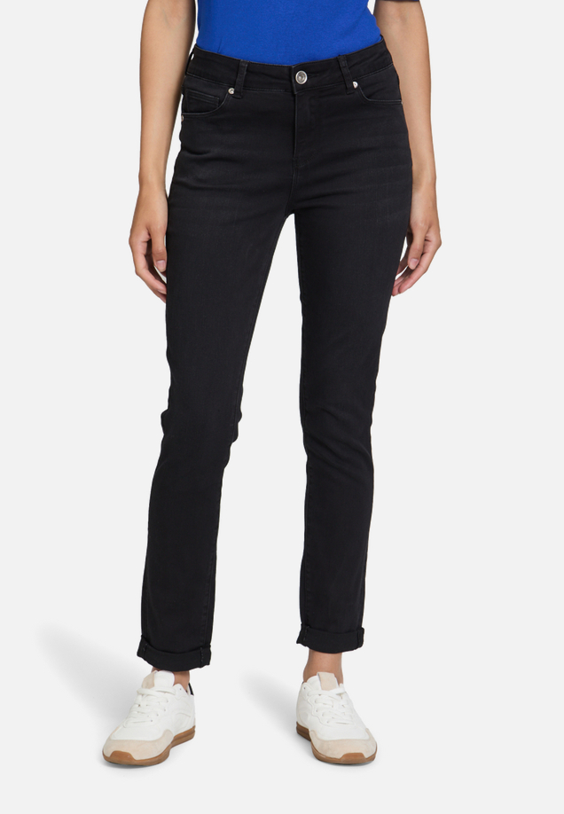 Slim Fit Jeans  mit Stretch Anteil Style Sunny  / Modellfoto Vorderseite