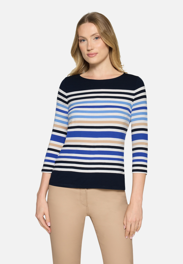 Basic Shirt mit U-Boot-Ausschnitt / Modellfoto Vorderseite