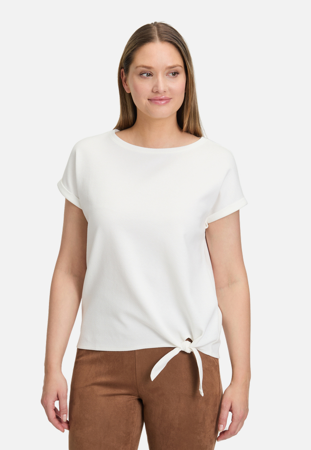 Halbarm-Shirt mit Schleifenknoten / Modellfoto Vorderseite