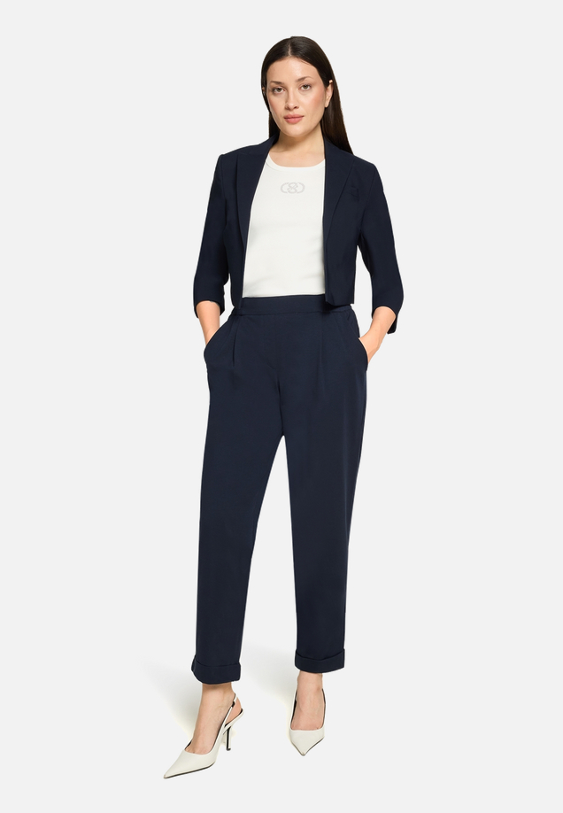 Kurzblazer mit 3/4 Arm / Modellfoto Vorderseite (Outfit)