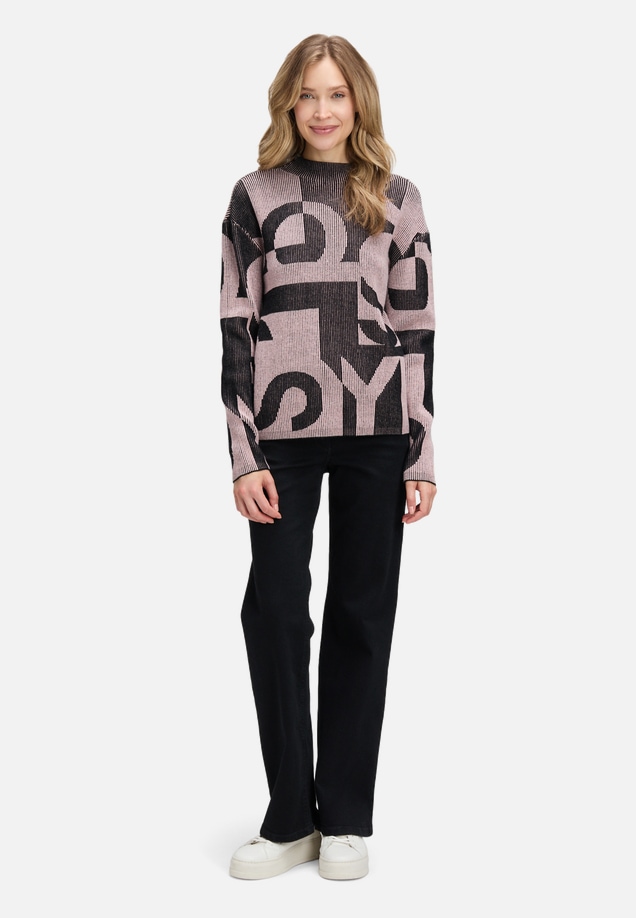 Grobstrick-Pullover mit Jacquard / Modellfoto Vorderseite (Outfit)