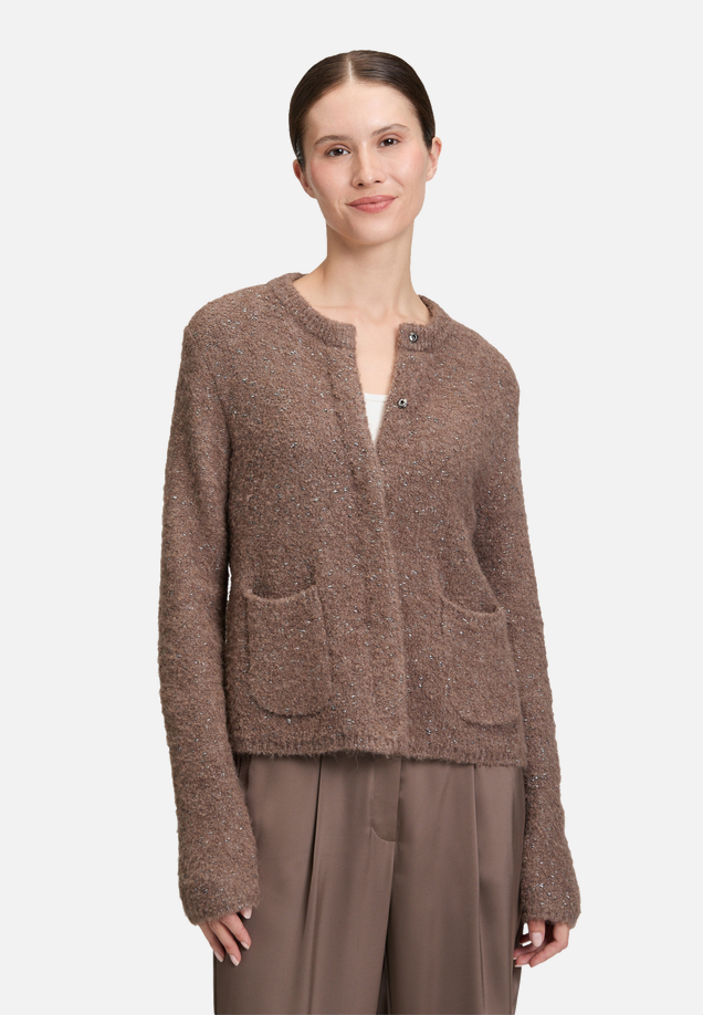 Grobstrickjacke mit Lurexfaden / Modellfoto Vorderseite