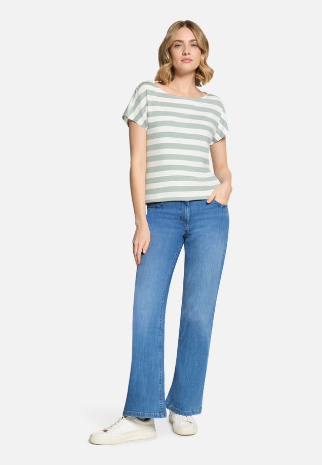 Casual-Hose mit Strass / Modellfoto Vorderseite (Outfit)