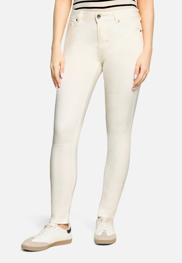 Slim Fit Jeans  mit Stretch Anteil Style Sunny  / Modellfoto Vorderseite