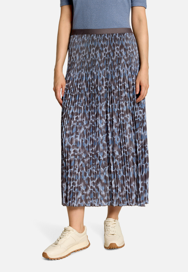 Plisseerock Midi mit Animalprint  / Modellfoto Vorderseite