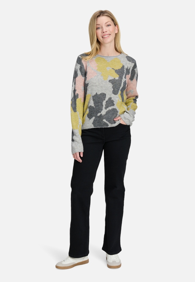 Grobstrick-Pullover mit Jacquard / Modellfoto Vorderseite (Outfit)