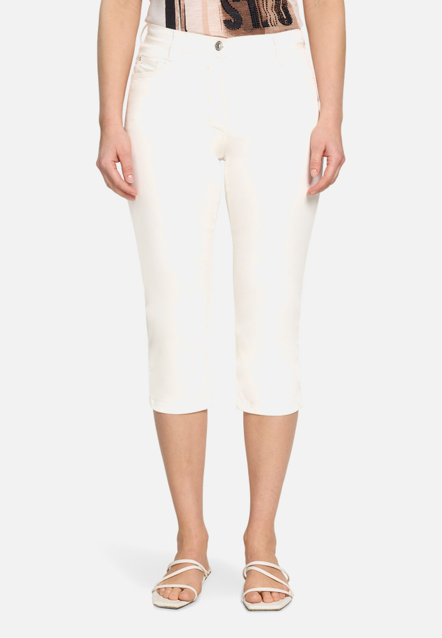 Sommerhose Slim Fit / Modellfoto Vorderseite