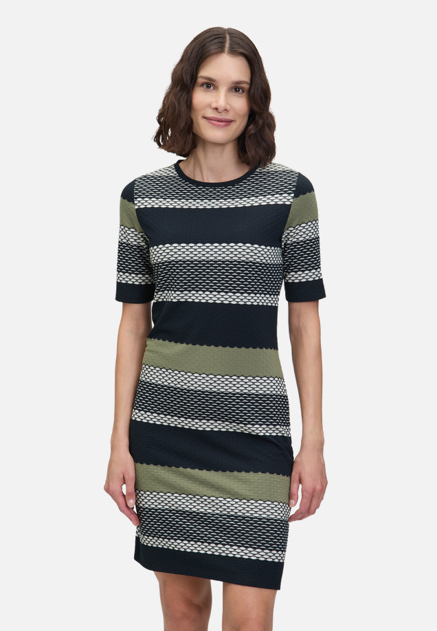 Shirtkleid kurzarm / Modellfoto Vorderseite