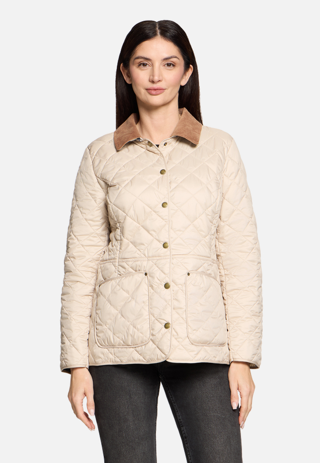 Outdoorjacke mit Kragen / Modellfoto Vorderseite