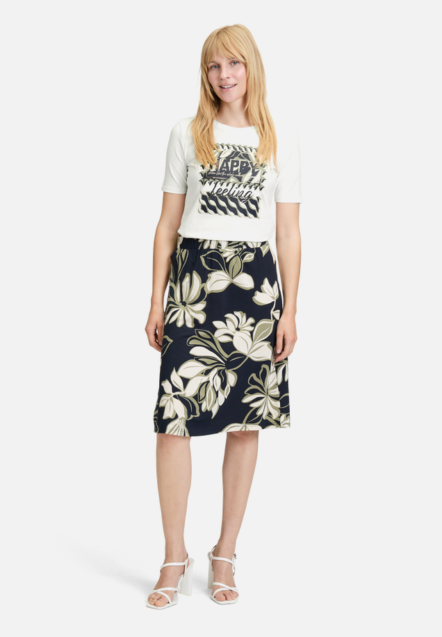 Basic Shirt mit Placement / Modellfoto Vorderseite (Outfit)