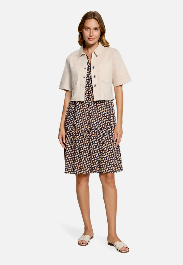 Tunika-Kleid  mit Volants / Modellfoto Vorderseite