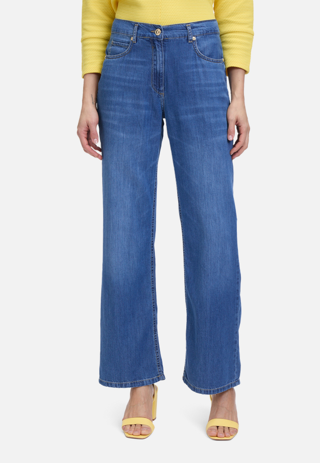 Casual-Hose mit Waschung / Modellfoto Vorderseite