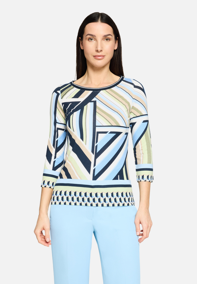 Basic Shirt mit Print / Modellfoto Vorderseite