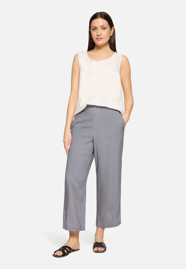 Marlene-Hose mit elastischem Bund / Modellfoto Vorderseite (Outfit)