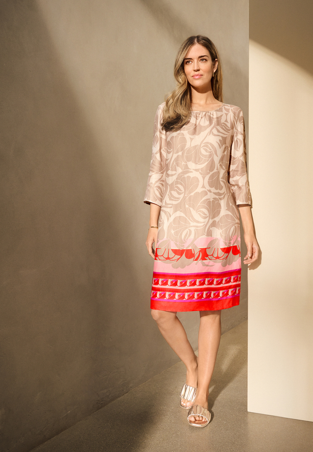 Sommerkleid mit Rundhalsausschnitt / Imagebild