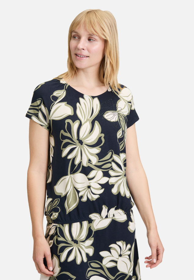 Printshirt mit Gummizug / Modellfoto Vorderseite