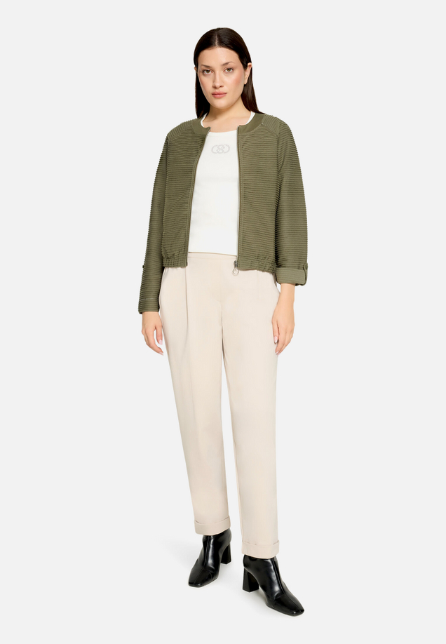 Casual-Jacke mit Rippenstruktur / Modellfoto Vorderseite (Outfit)
