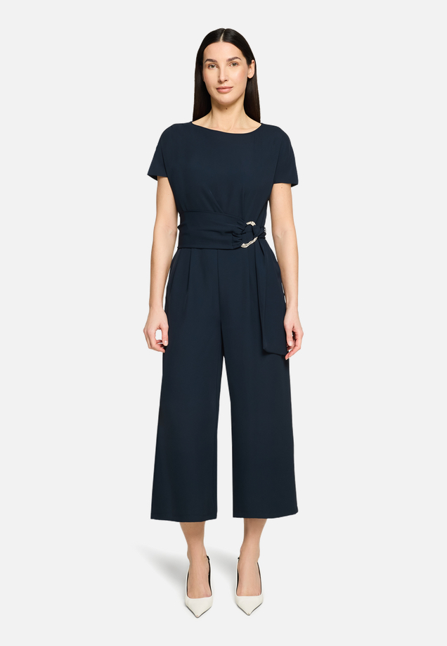 Jumpsuit mit Eingrifftaschen / Modellfoto Vorderseite