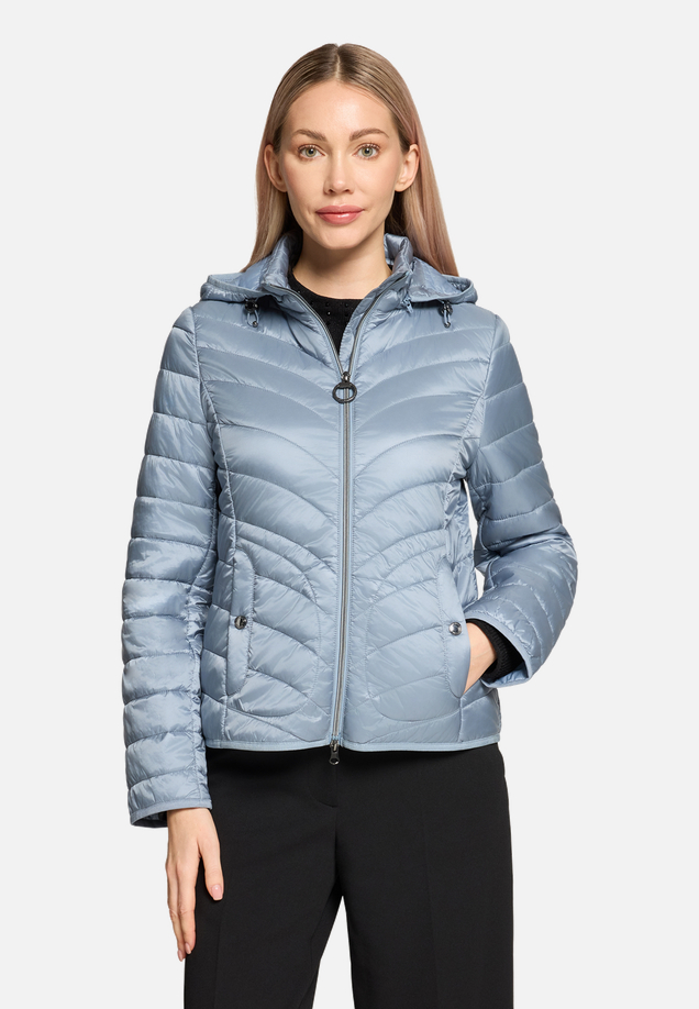 Outdoorjacke mit abnehmbarer Kapuze / Modellfoto Vorderseite