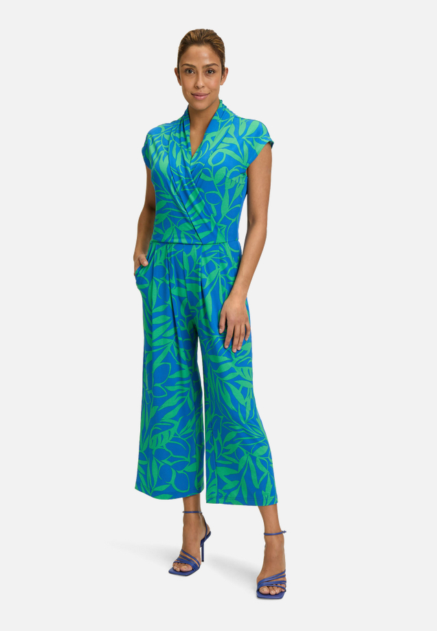 Jumpsuit mit Eingrifftaschen / Modellfoto Vorderseite